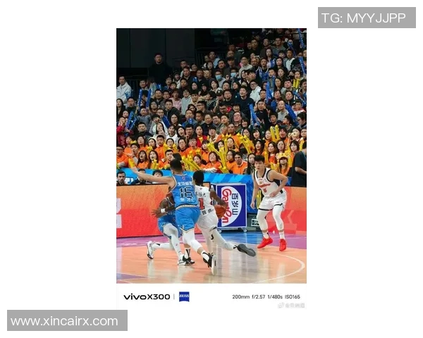 北控与首钢激战正酣实时比分更新带你直击比赛精彩瞬间