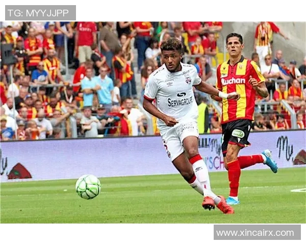 甘冈与瓦朗谢激战正酣谁能在法甲赛场上笑到最后