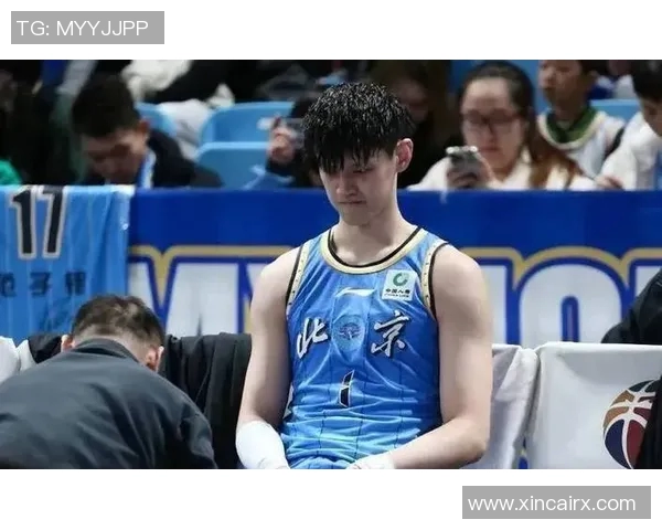 曾凡博的篮球之路:从青涩少年到职业赛场的蜕变与挑战 曾凡博的篮球之路:从青涩少年到职业赛场的蜕变与挑战